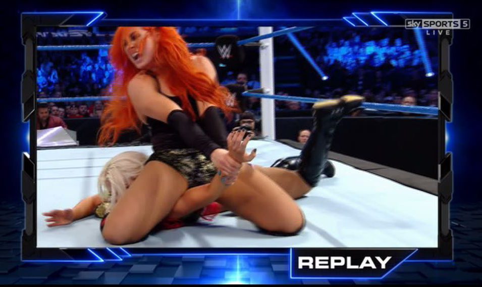 Becky Lynch makes Alexa Bliss tap out...but her foot was on the rope