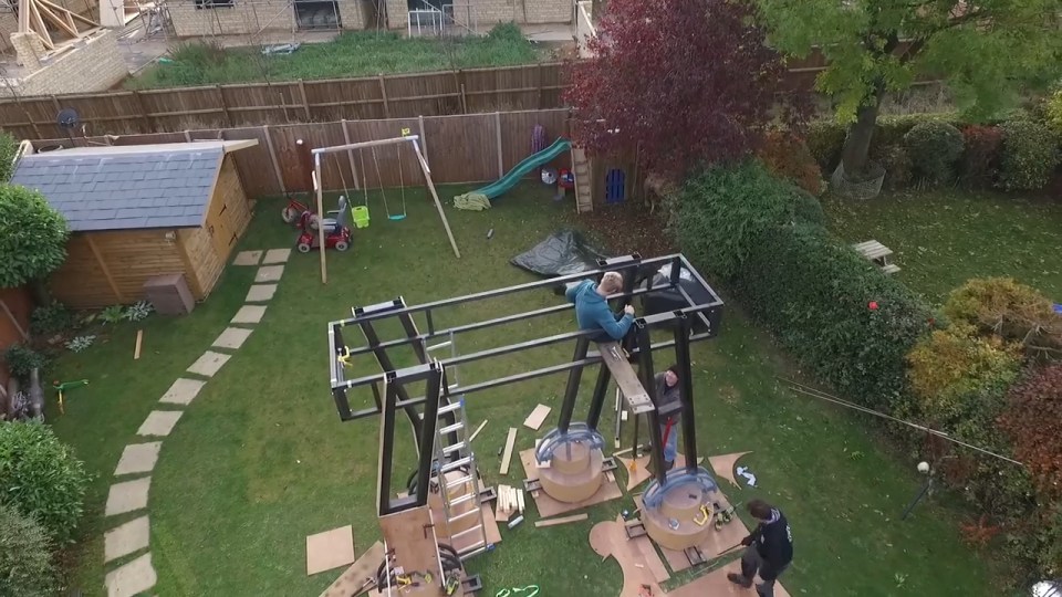 building-a-huge-star-wars-at-at-mp4-00_01_02_01-still014