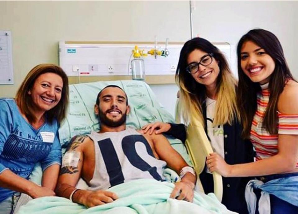 Alan Ruschel posted a picture of him in hospital surrounded by his family