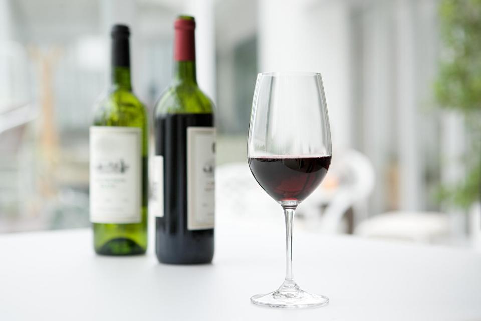 Experts say it's better to buy the cheapest bottle of wine in restaurants