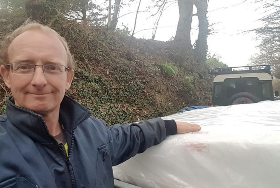 Dean Smith, pictured with his mattress, took the keys to a delivery van after missing his delivery slot by 'minutes' 
