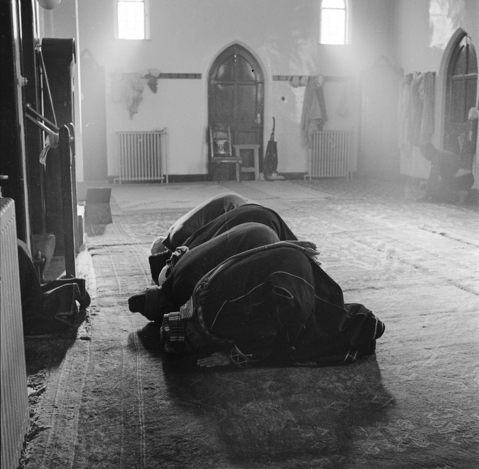 Around 1955: People kneeling in prayer, Cardiff, Wales