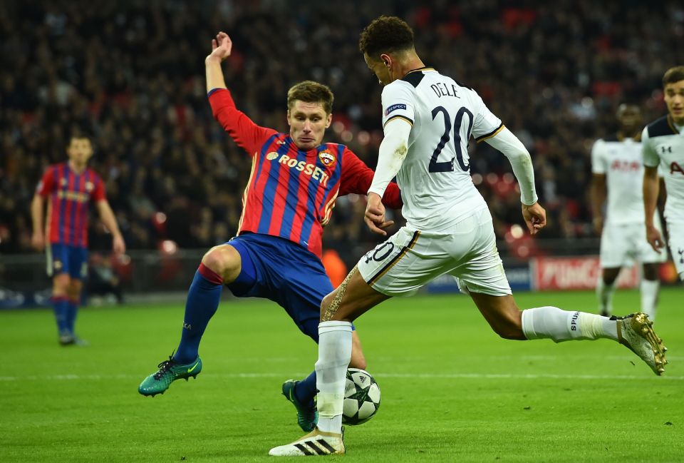 Dele Alli shoots to score Tottenhams first goal 
