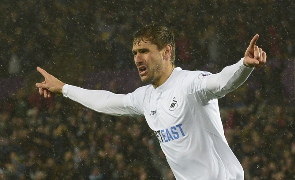 Fernando Llorente scored a brace as Swansea beat Sunderland 3-0