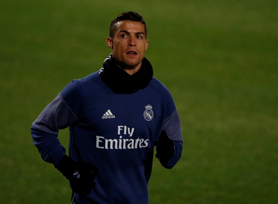 Ronaldo exposed to the elements in an evening training session