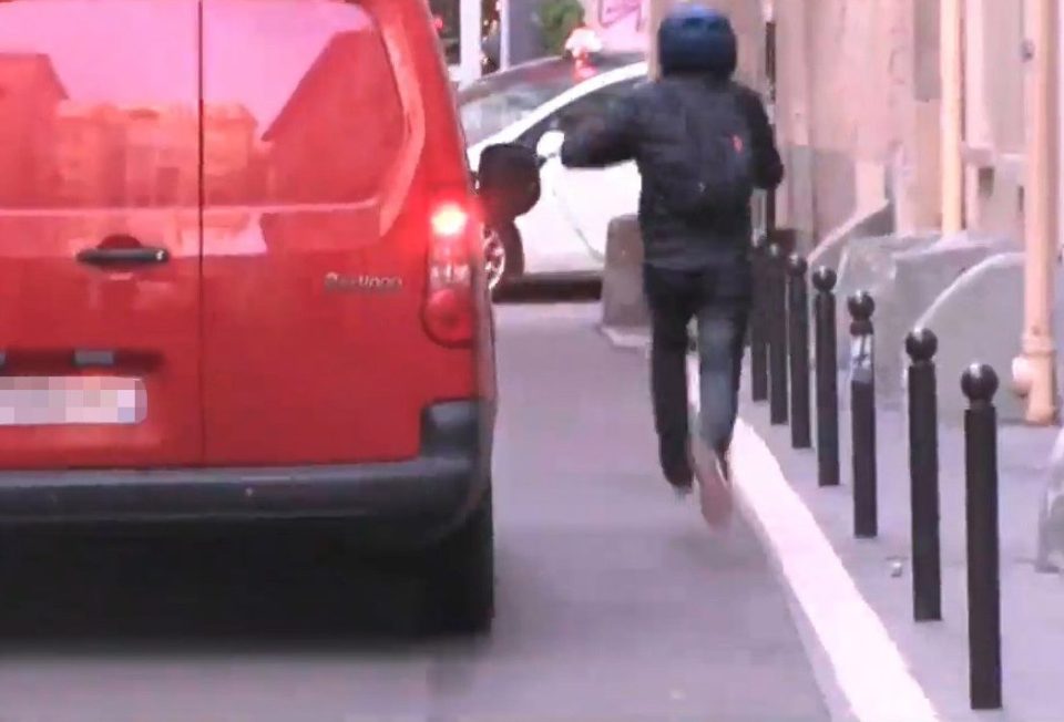  Smuggling gang use trucks that transport goods for the supermarket chain Lidl. Here, one of the alleged smugglers makes off after being confronted
