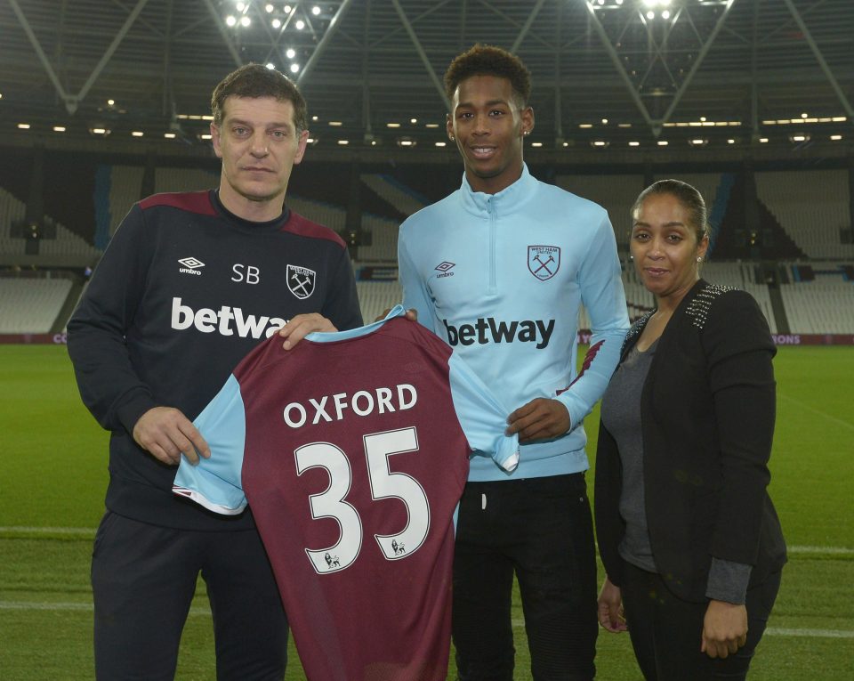  Oxford stands next to Bilic and his mother