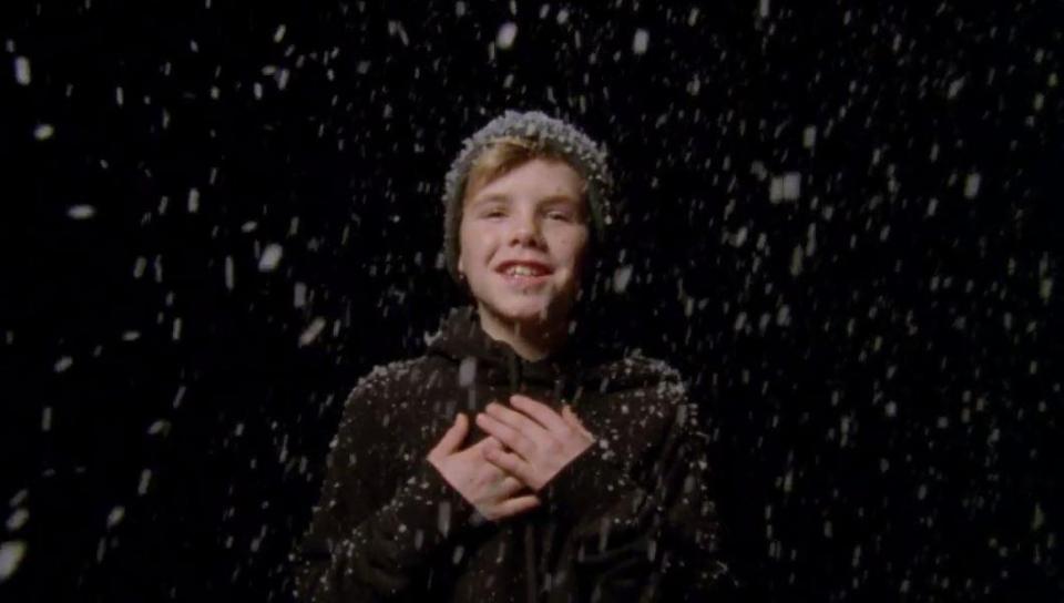  Cruz in his debut music video