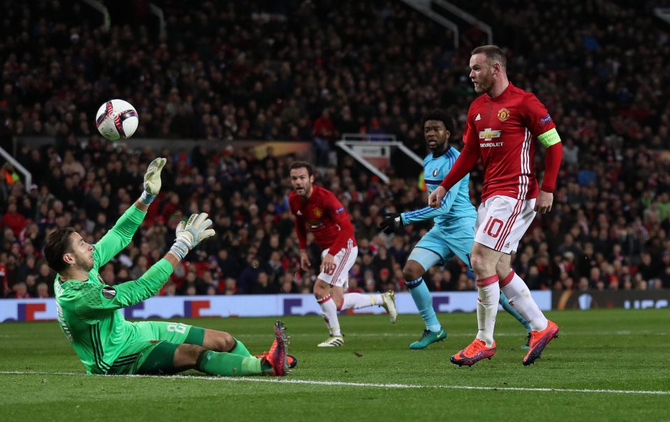 There were suspicions of offside for Wayne Rooneys goal against Feyenoord