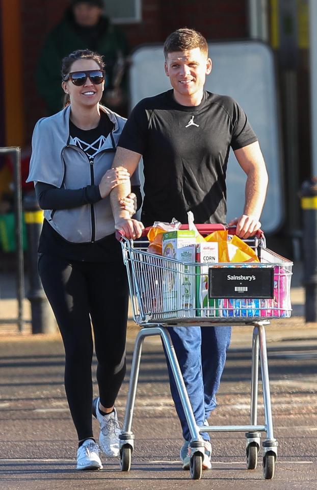  Danielle Lloyd and Michael O'Neill enjoyed a trip to the supermarket on Friday