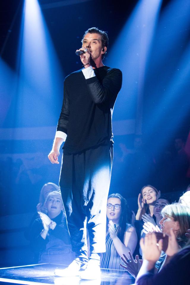  Gavin Rossdale belted out some notes during their group performance