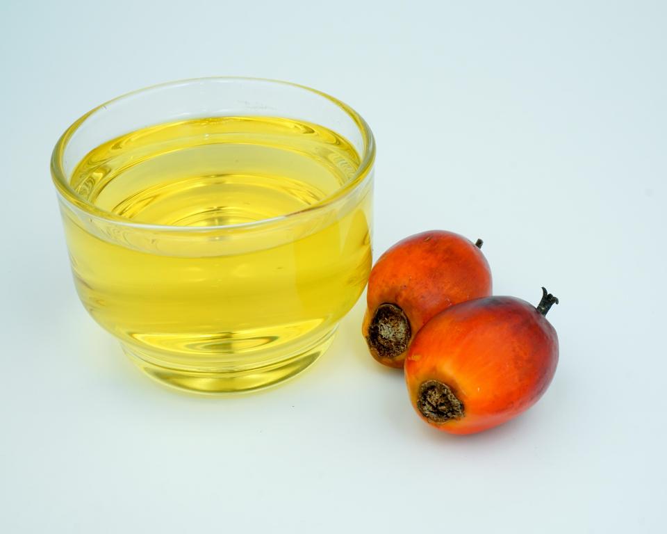 Palm oil , when heated at temperatures above 200°C generates more potentially carcinogenic contaminants than other vegetable oils, the EFSA has warned