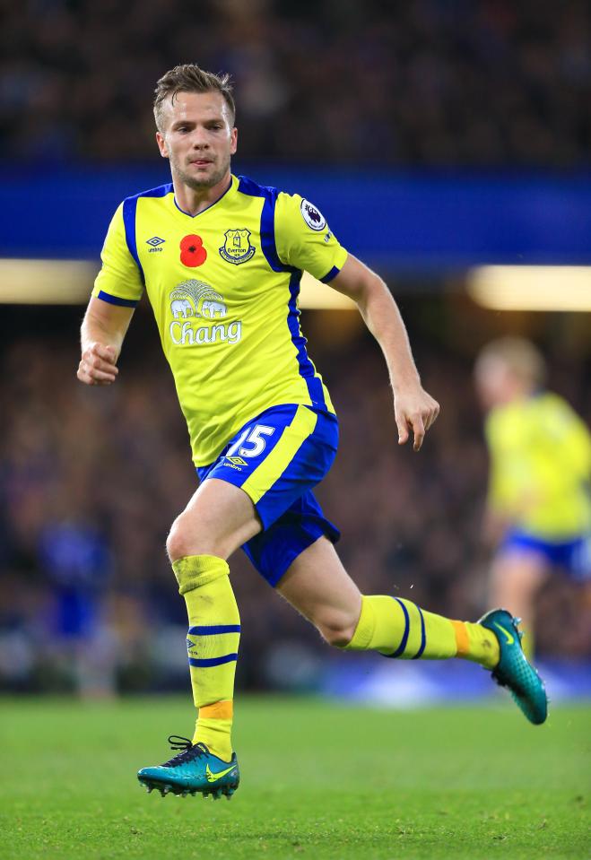 Everton have now allowed Tom Cleverley to join Watford on loan