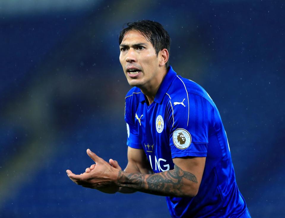 Leonardo Ulloa wants to leave the Premier League champions after growing frustrated with his lack of playing time