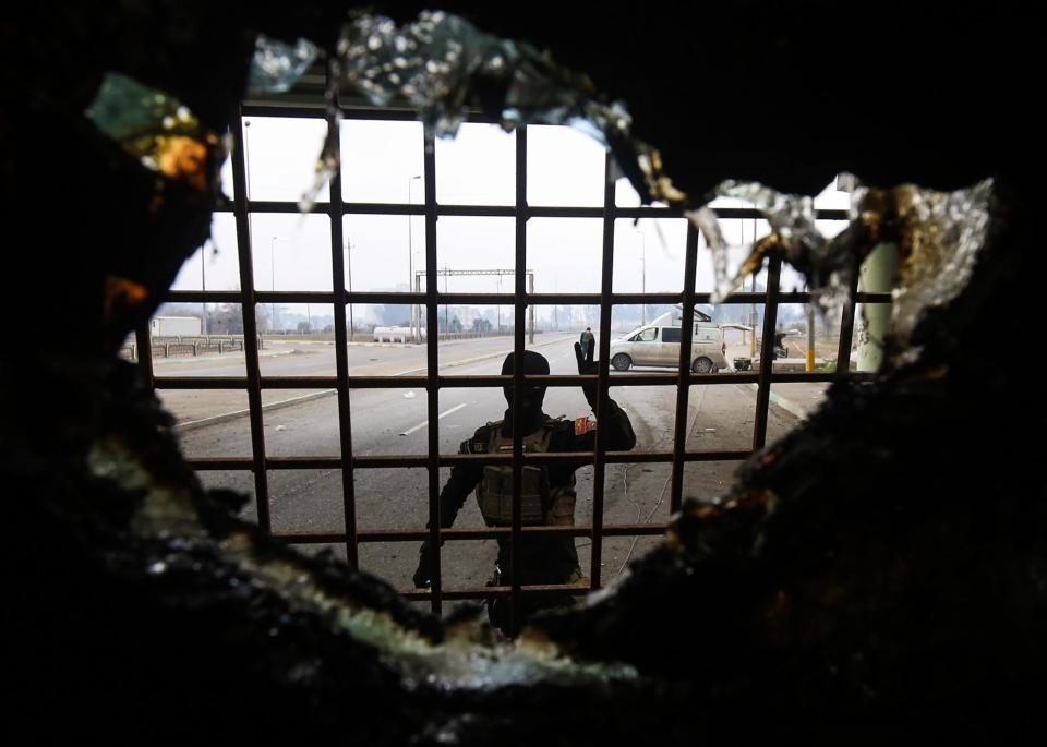 A member of the Iraqi special forces gestures as he stands near a bomb-rigged vehicle that was disarmed in the Andalus neighbourhood in the city of Mosul