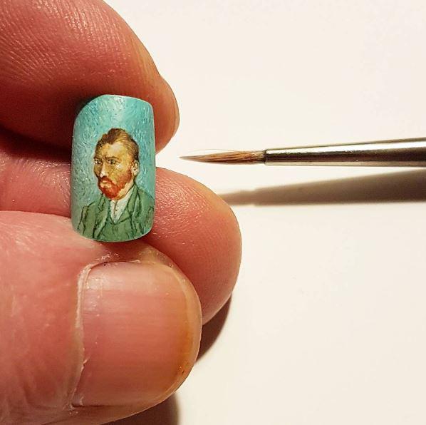 Talonted . . . Van Gogh on a false finger nail 