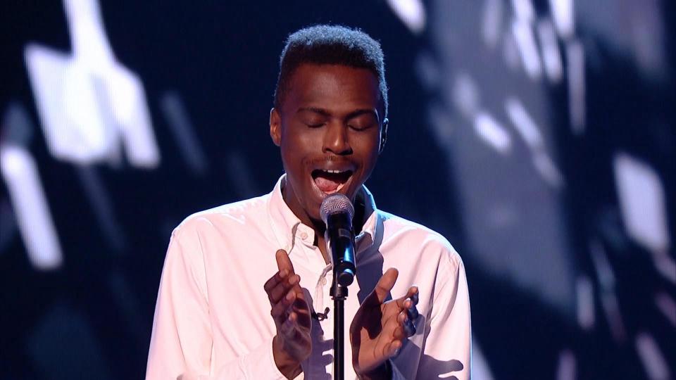  Mo's powerful voice impresses the coaches on The Voice