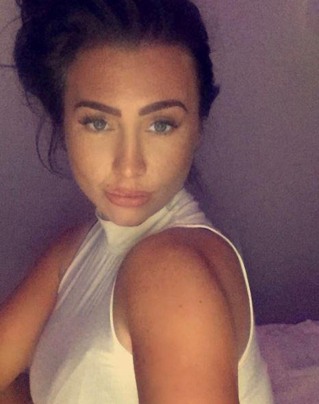  Lauren regularly posts sultry selfies on her own page