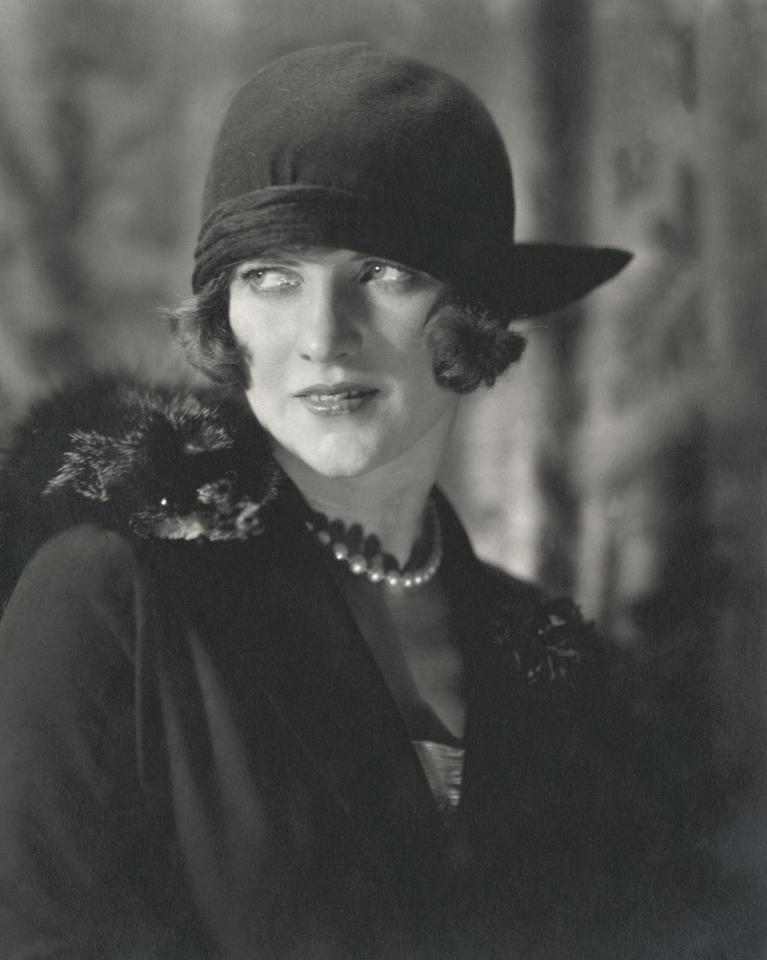  Edward Steichen captured a model dressed in an elegant pearl necklace and fur-collar coat as she gazes nonchalantly to the left for American Vogue (Edward Steichen, American Vogue, December 1923 © 1923 Condé Nast)