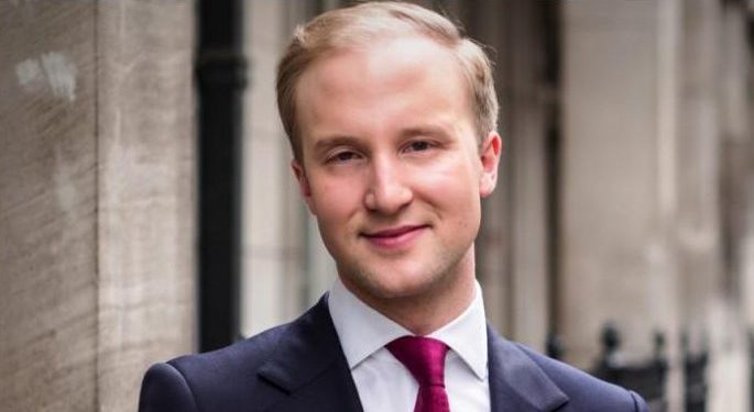 Etiquette expert William Hanson believes that there is only one acceptable point when a chair should be reclined on a plane