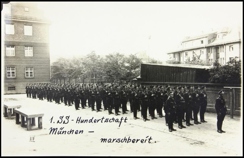 Hundreds of SS soldiers ready to march in Munich.