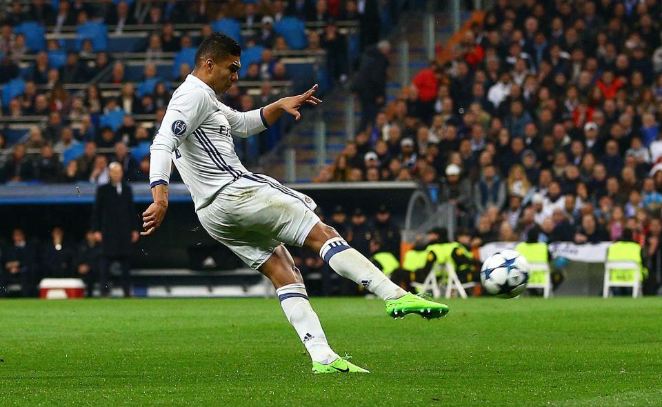  Casemiro showed great technique as his goal-scoring striker was hit on the full volley