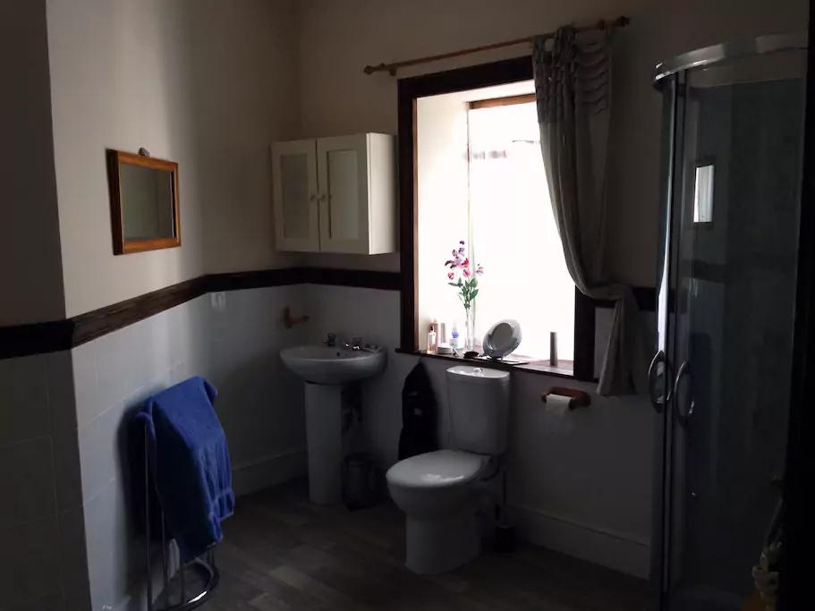 Guests are obliged to stay for at least six nights