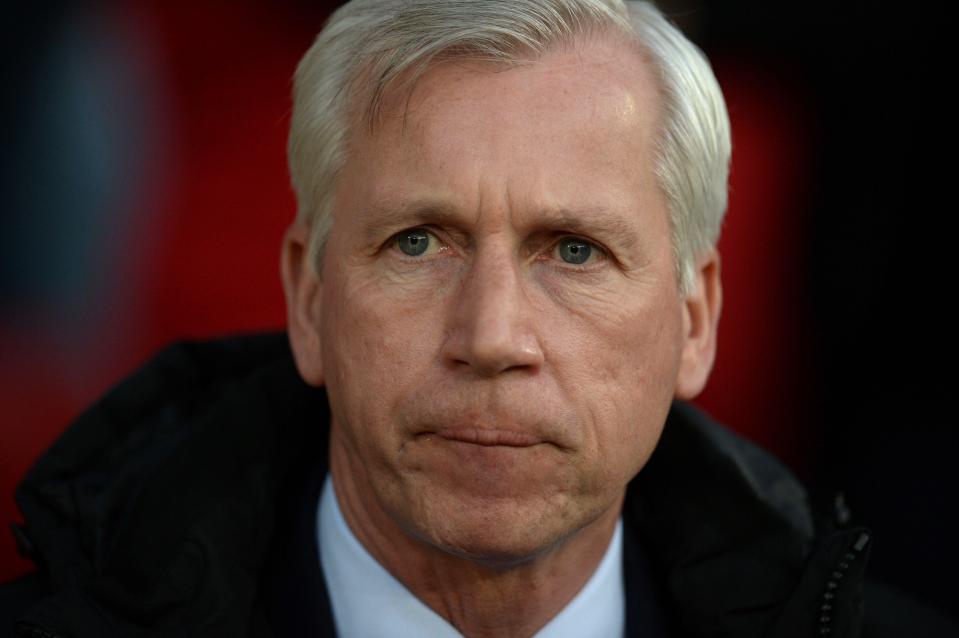 Alan Pardew, who was sacked by Crystal Palace this season, is a frontrunner for the Norwich job