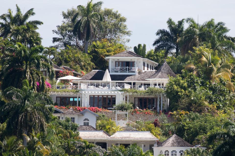  Prince Harry and Meghan Markle cuddled on the balcony of this villa as they enjoyed a holiday in Jamaica for his best pal's wedding