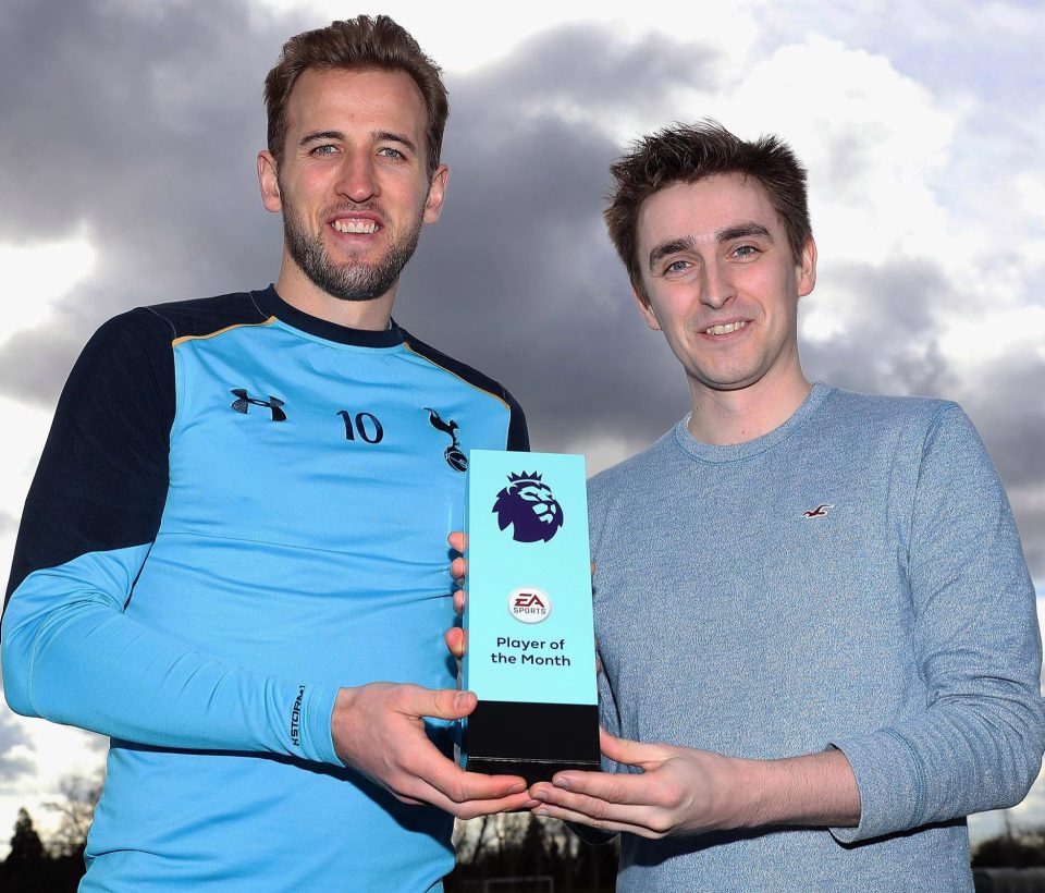 Kane receives the EA SPORTS Premier League Player of the Month award for February