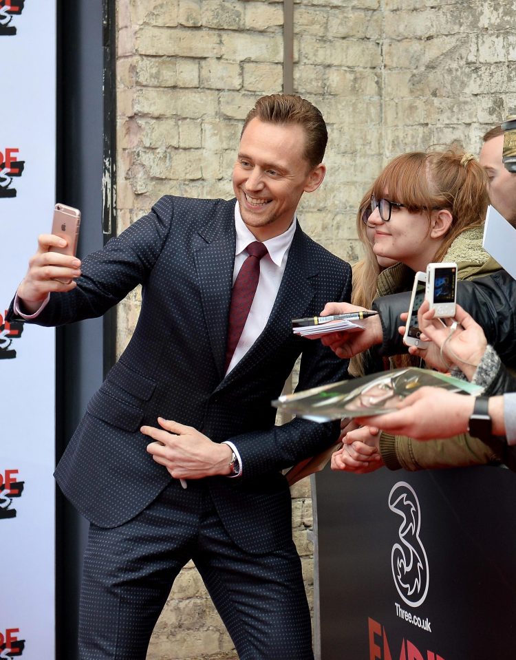 Tom Hiddleston stops to selfie with fans before the bash