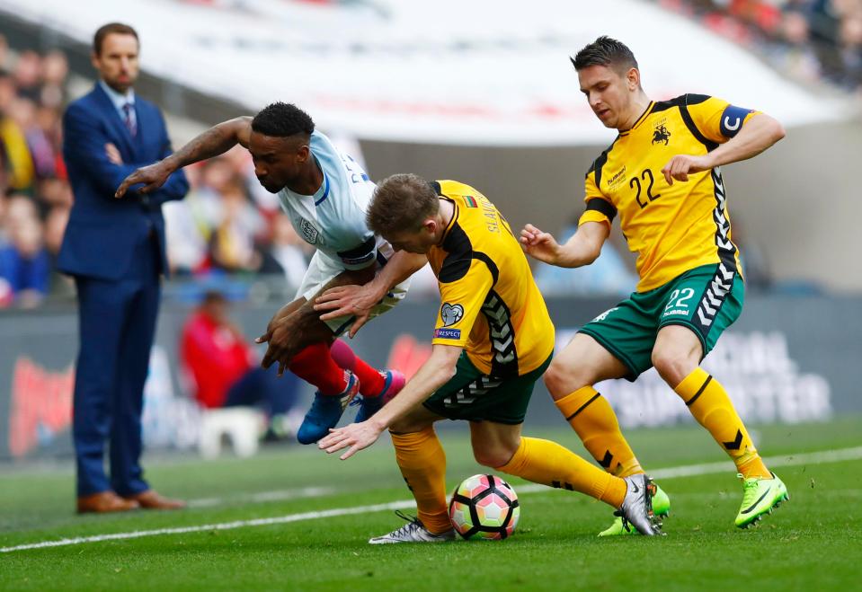  Defoe, even at the vipe old age of 34, is still driving defenders mad