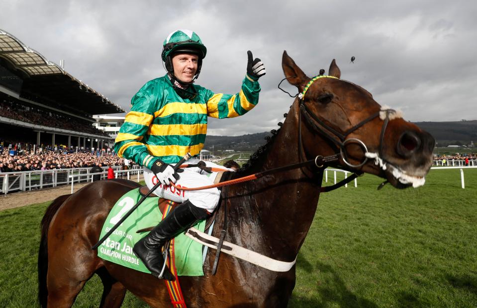 Noel Fehily and Buveur D'Air