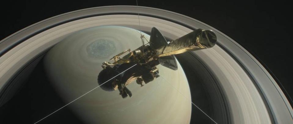  Artist's impression of Cassini above Saturn's northern hemisphere before making one of its Grand Finale dives