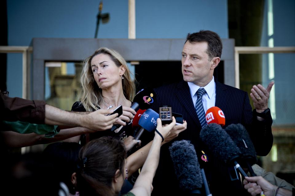  Kate and Gerry McCann talk to the press after delivering statements against Portuguese police officer Goncalo Amaral