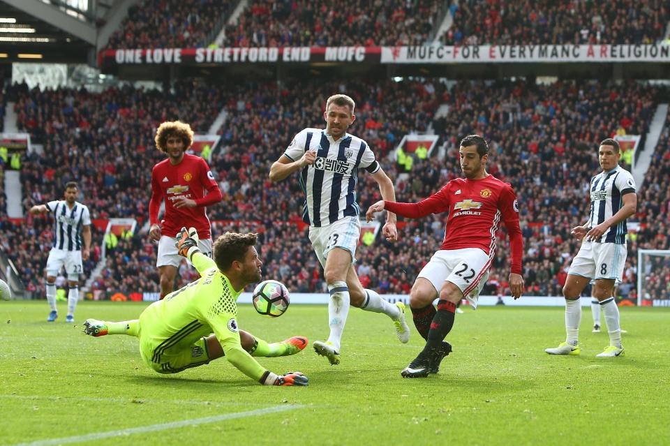 Henrikh Mhkitaryan wastes a good opportunity