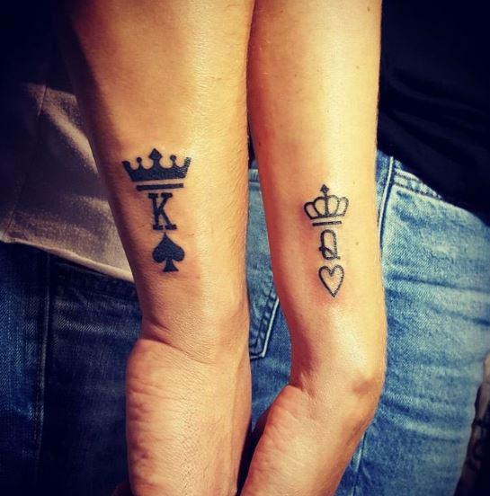  The couple got matching tattoos on their fingers