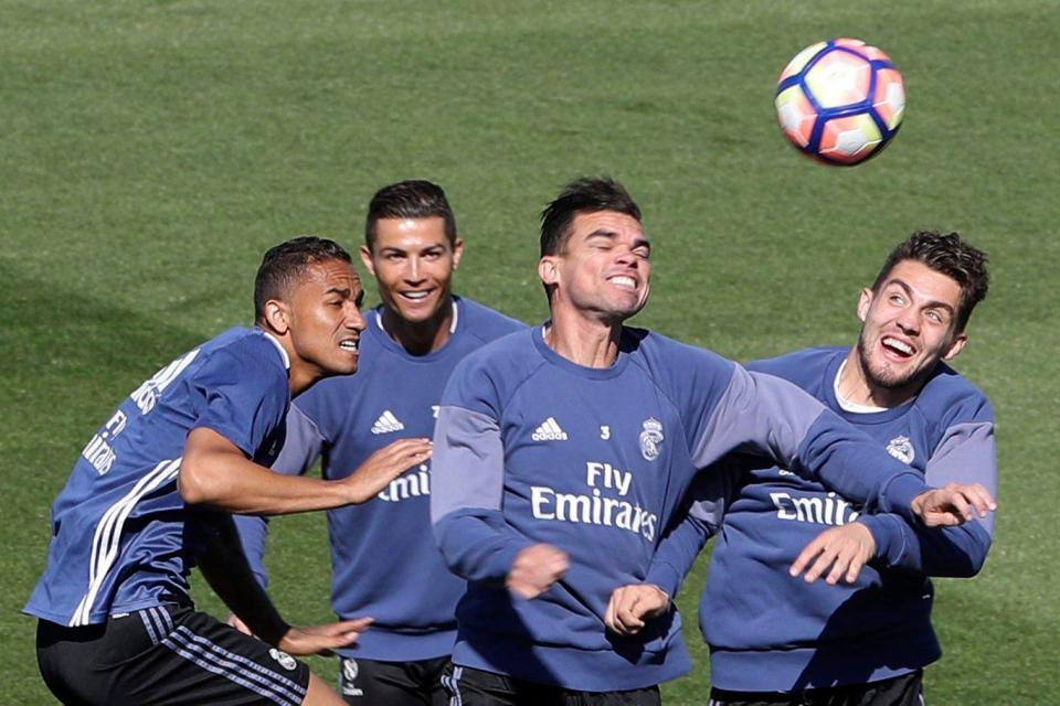  Pepe battled with his team-mates to head the ball