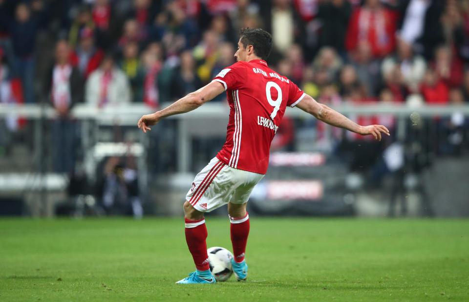  Robert Lewandowski made no mistake from the spot to score his second of the match