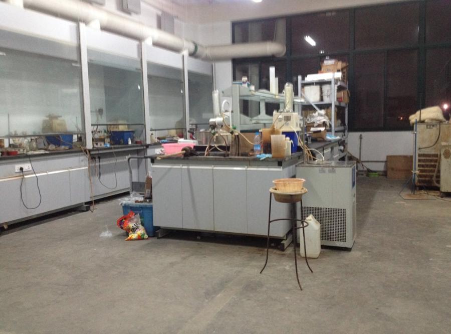The lab appeared to be run by a chemist in his off-duty hours