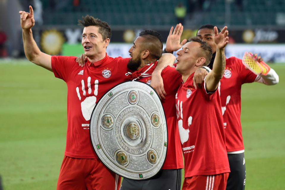  Bayern Munich celebrated with a fake trophy after the match