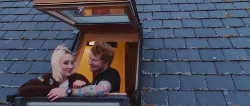  Ed wraps his arms around the actress as day breaks