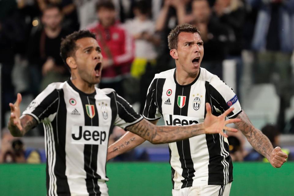 Dani Alves celebrates with Mario Mandzukic after the opening goal