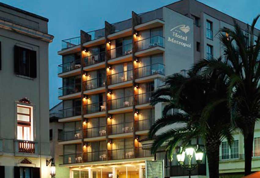 A holiday in Spain doesn't have to cost an arm and a leg - for less than £100pp you could be staying at the 4 star beachside Hotel Metropol in Lloret de Mar 