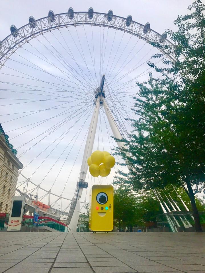  Here it is... the ONE vending machine which sells Snapchat's Spectacles in the UK