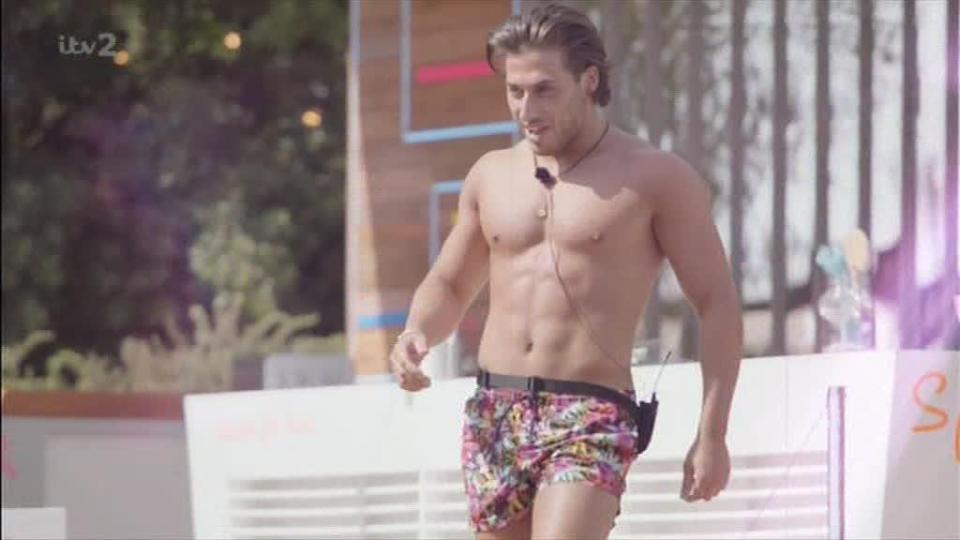  Kem Cetinay shocked Chloe when he arrived at the villa 