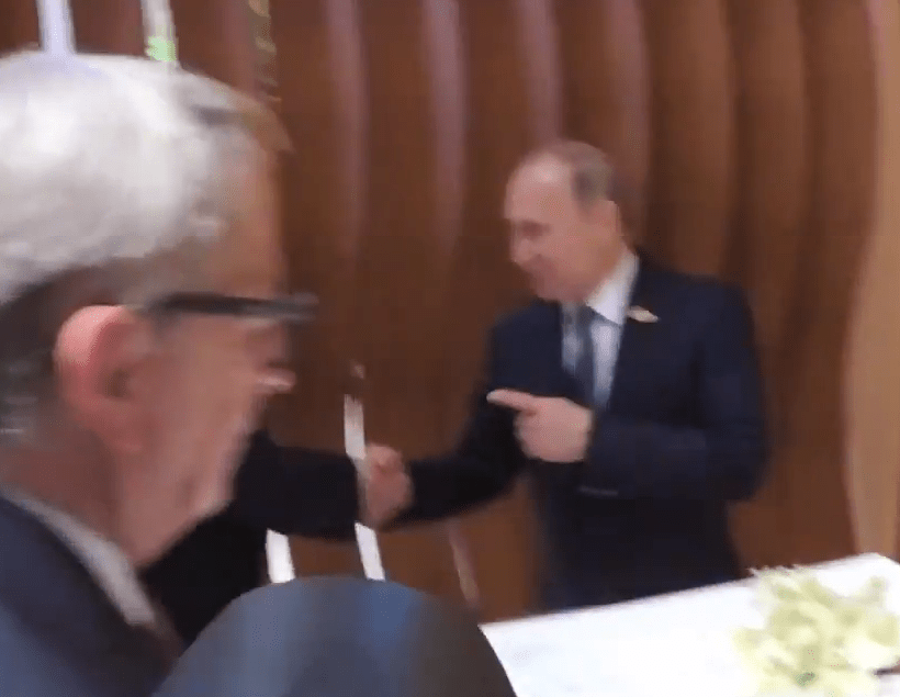  Vladimir Putin points his finger at President Trump which is the body language version of a weapon, claims Judi James