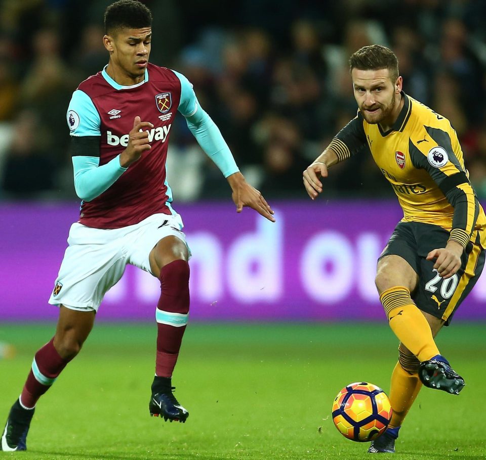 Fletcher puts the pressure on Arsenals Shkodran Mustafi in a rare league outing