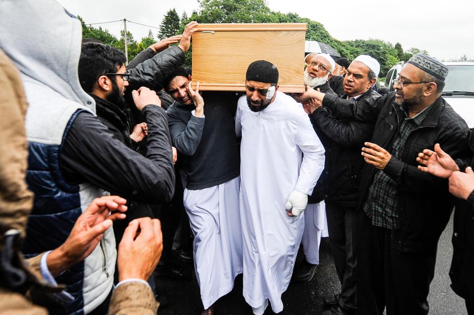 Around 1000 mourners attended the funerals of the family