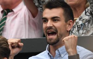 Jackson Wade cheers on his girlfriend against Simona Halep